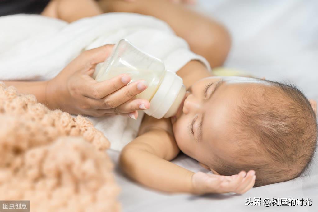 揭秘宝宝行为背后的奥秘，三个月大婴儿为何不吃奶转而吃手？